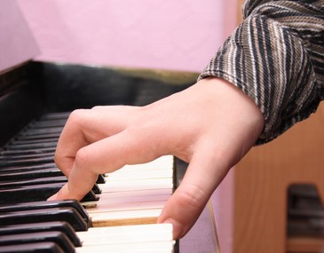 Why Piano Lessons Benefit Children
