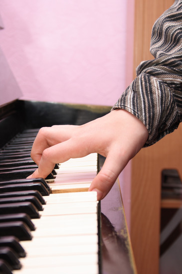 Why Piano Lessons Benefit Children