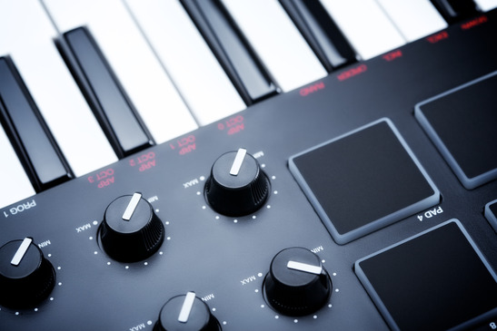 The Differences Between Portable Keyboards and Digital Pianos