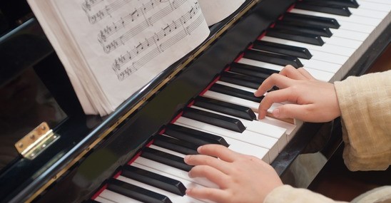 Should You Learn On A Piano or a Keyboard?