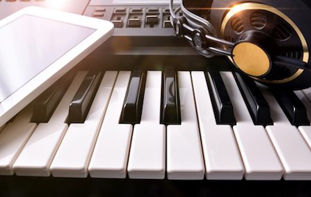 The Benefit To Learning Piano With Headphones