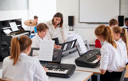 Should You Sign Up For Group Lessons or Private Lessons?