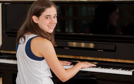 Give Your Child The Gift of Music – Start With Learning Piano