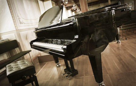 How a Piano Dealer Can Help You Score a Great Deal