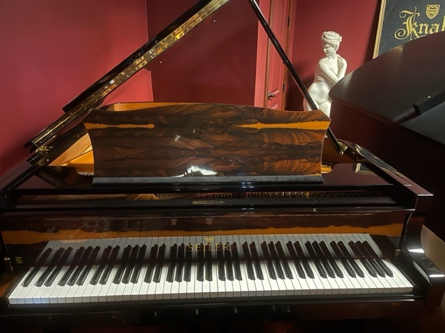 Seiler 186 Grand Piano 6’2”